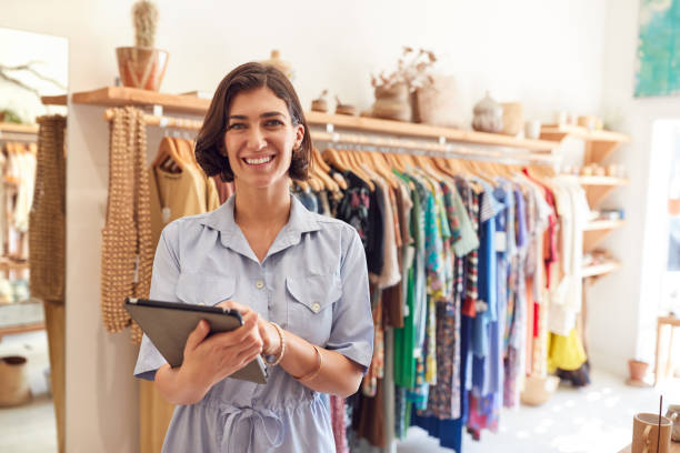 How to become a retail associate